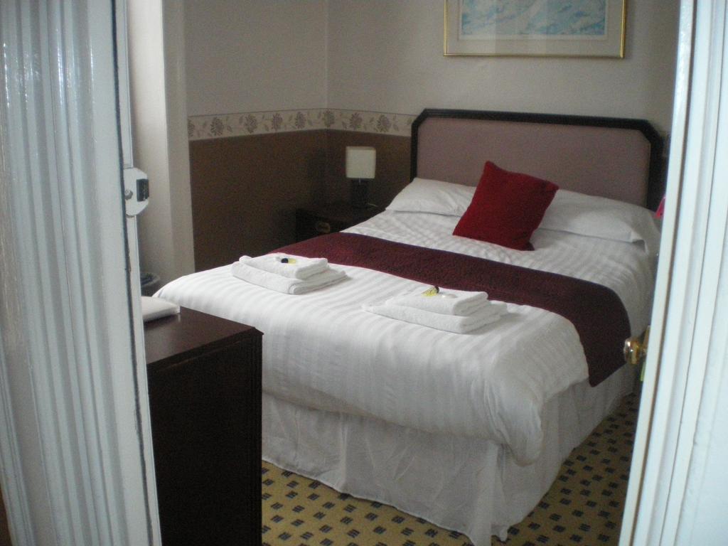 Crown Hotel 풀헬리 객실 사진