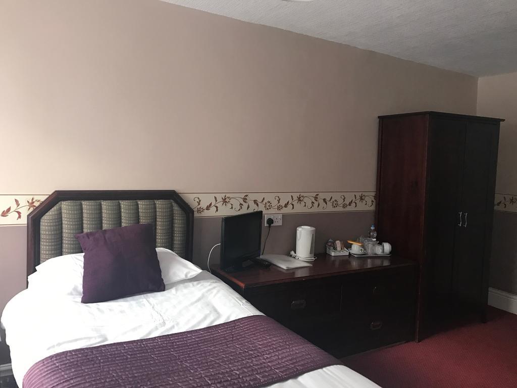 Crown Hotel 풀헬리 외부 사진