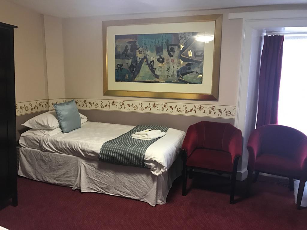 Crown Hotel 풀헬리 외부 사진