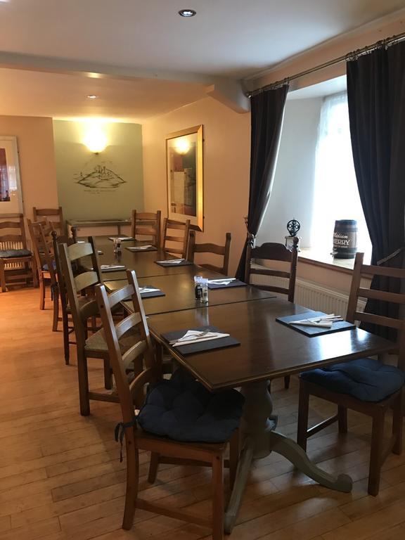 Crown Hotel 풀헬리 외부 사진