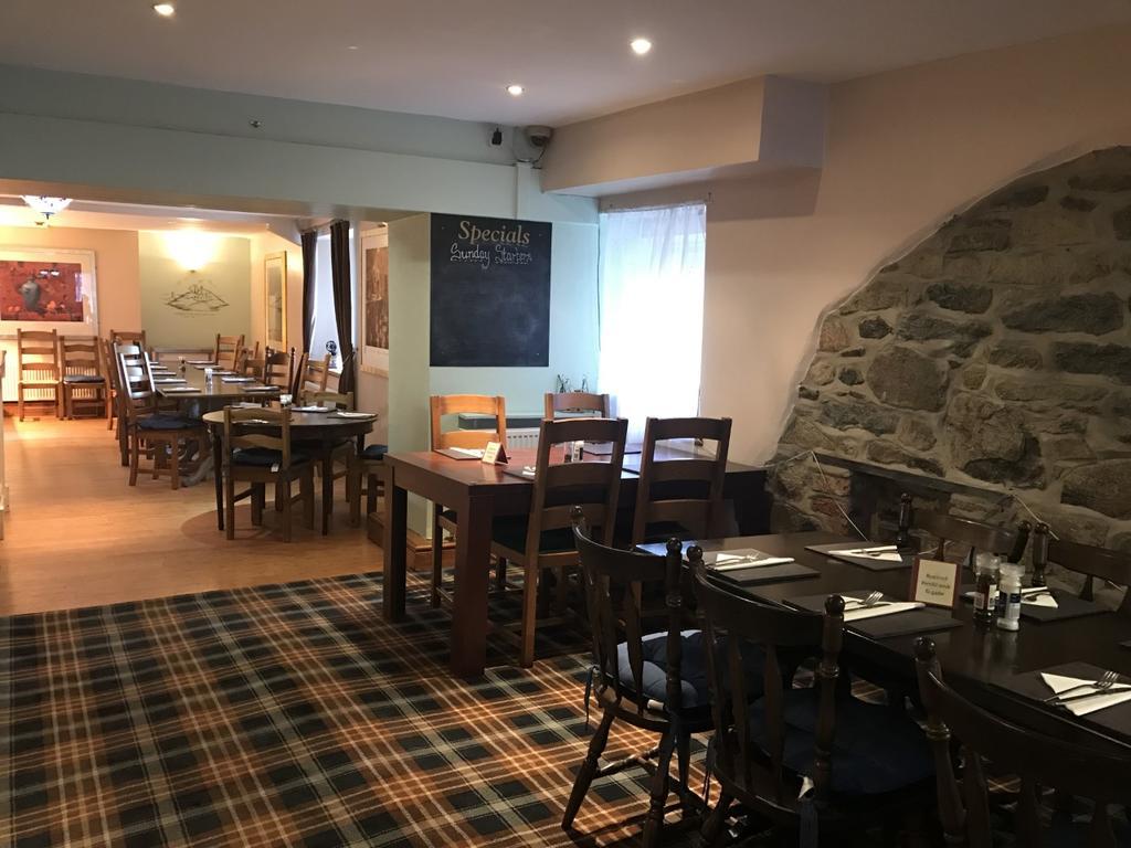 Crown Hotel 풀헬리 외부 사진
