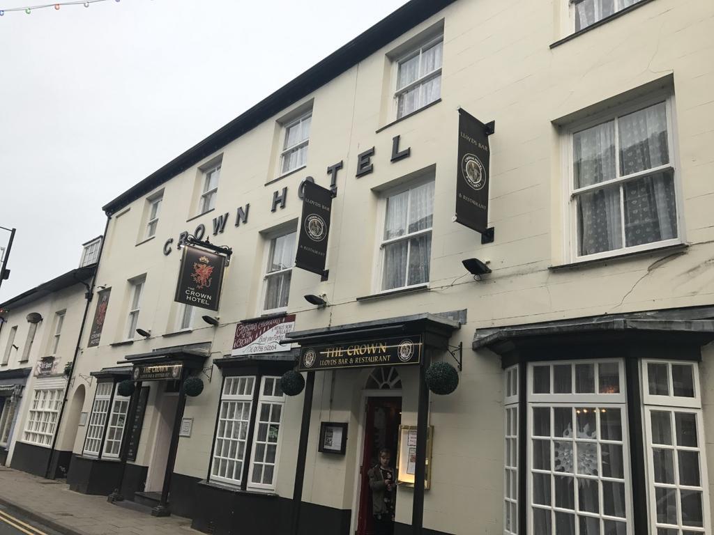 Crown Hotel 풀헬리 외부 사진